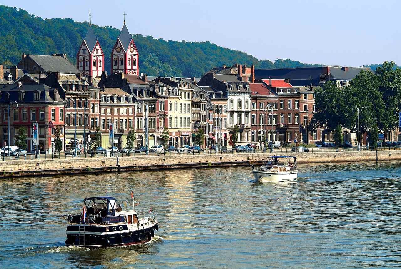 the-beautiful-buildings-which-run-along-the-river-in-liecc80ge-photo-courtesy-of-marc-verpoorten-liege The beautiful buildings-which run along the river in Liège c.of-Marc-Verpoorten-Liege-